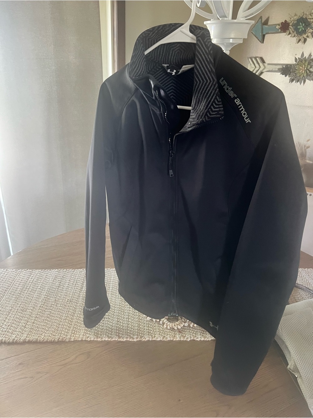 Under Armour women’s Black Full-Zip Performance Slim Fit Jacket